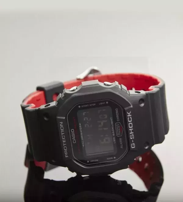 Наручные часы dw-5600uhr-1