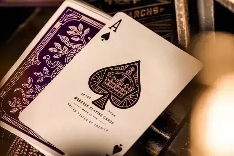Карты "Theory11 Purple Monarchs"